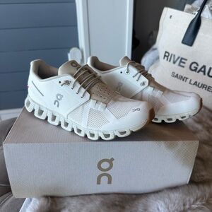 White OnCloud shoes NWT - Never worn before